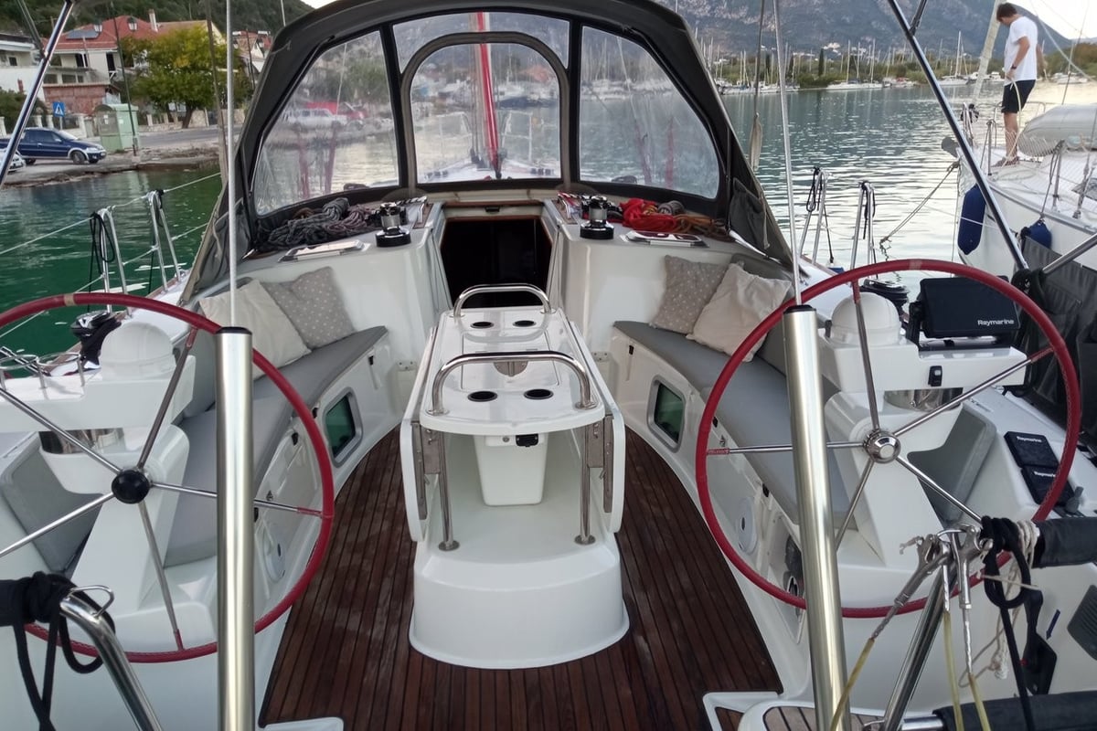 Sun Odyssey 49, Family