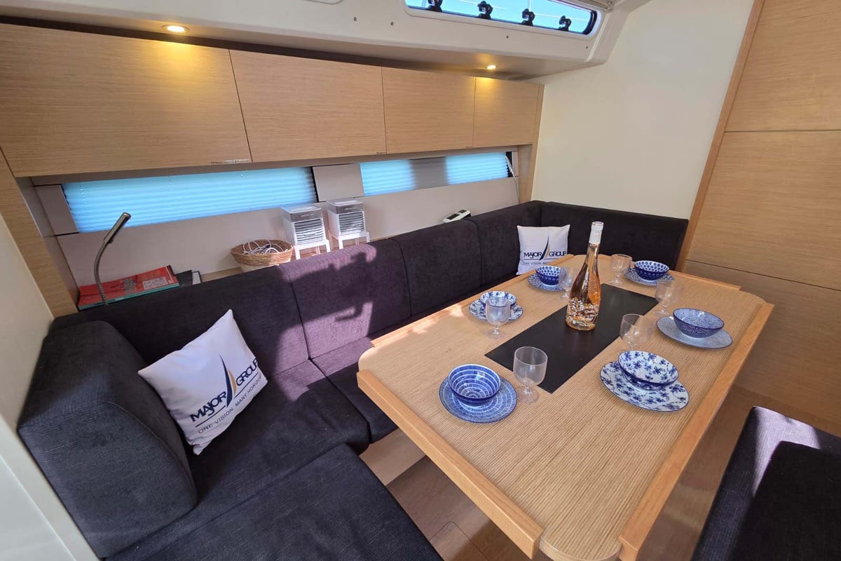 Hanse 460, Astan