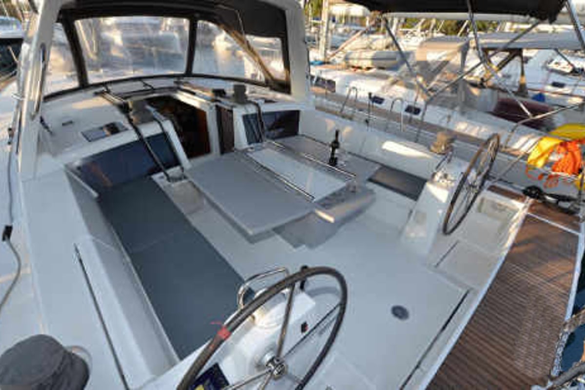 Oceanis 48, Pherousa