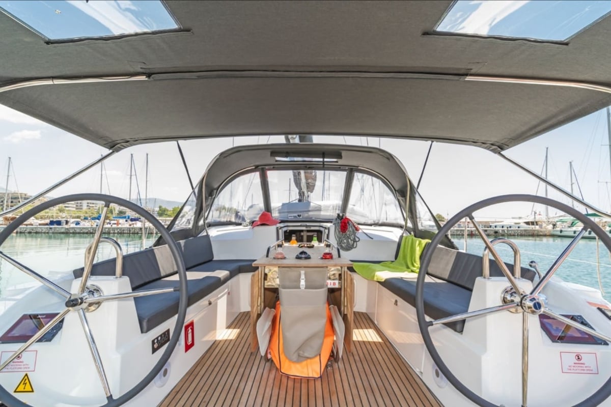 Oceanis 40.1, Roza