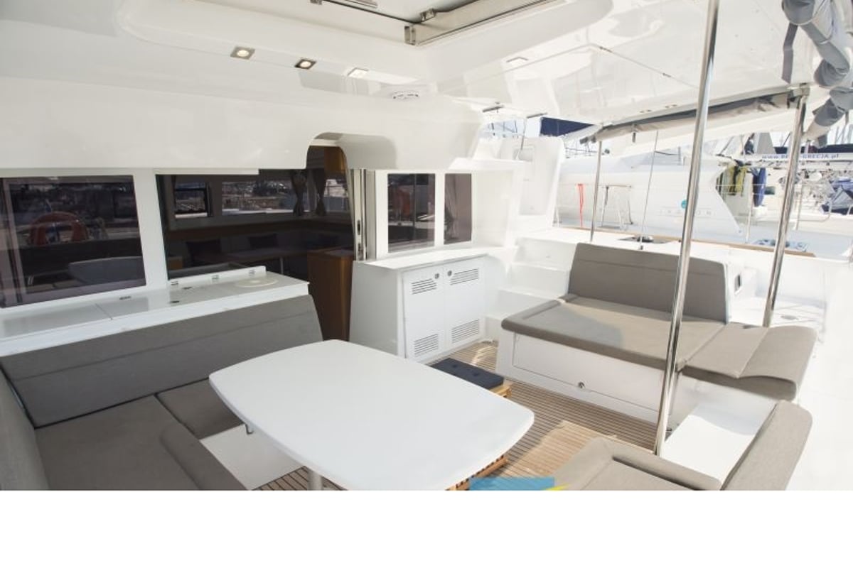 Lagoon 450 Fly, Hydra VIII