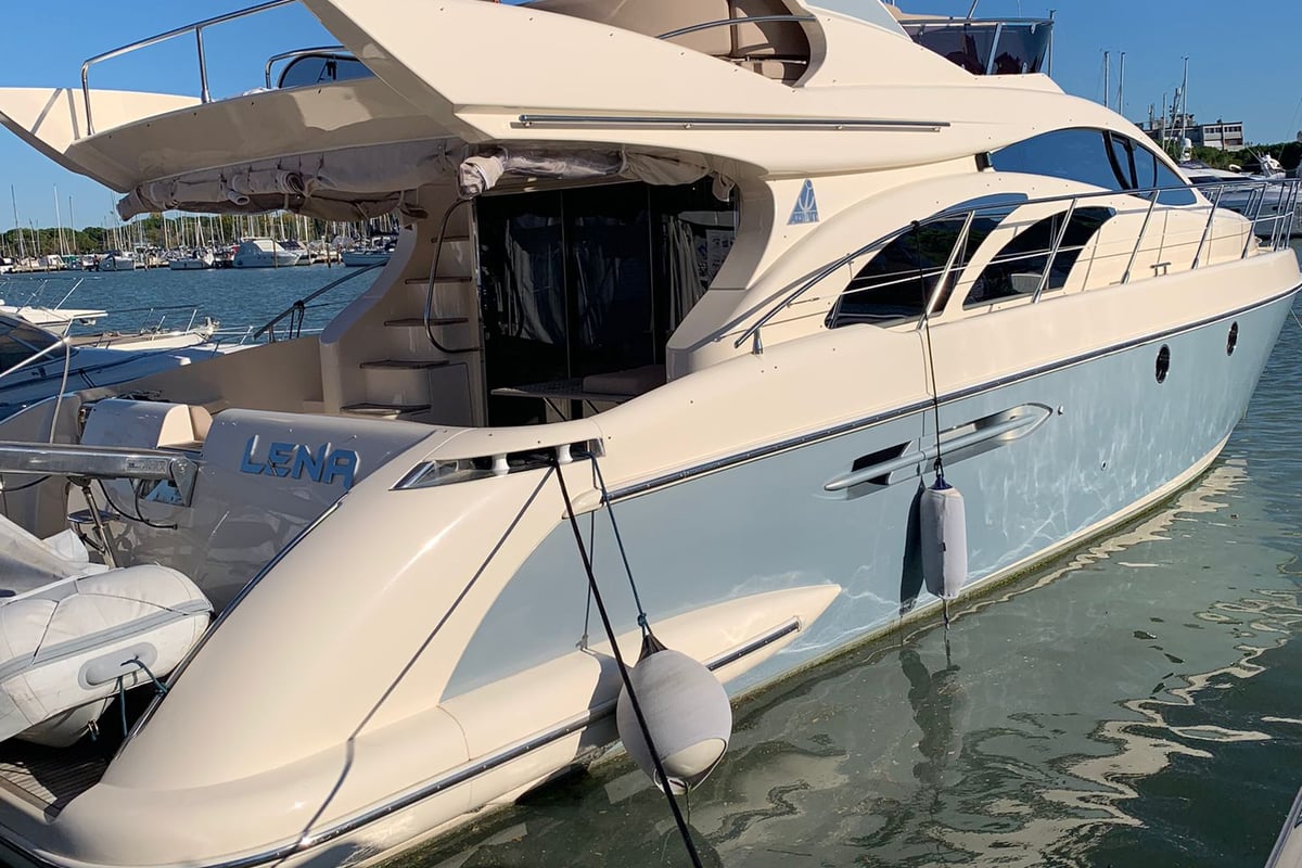 Azimut 50, Lena