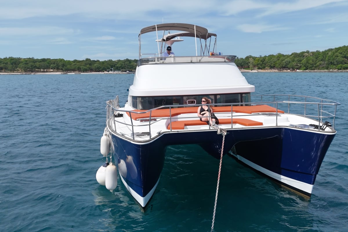 Lagoon Power 44, Monteki