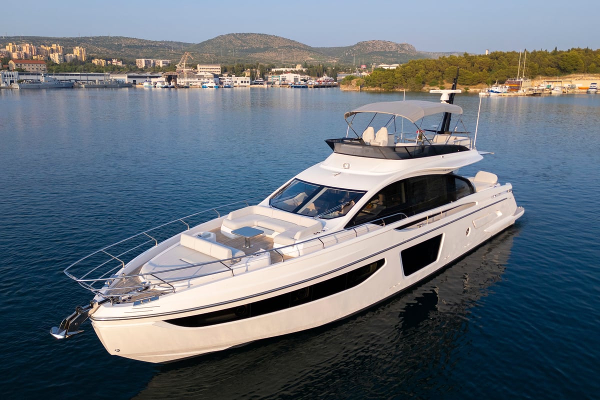 Azimut S7, Felicita