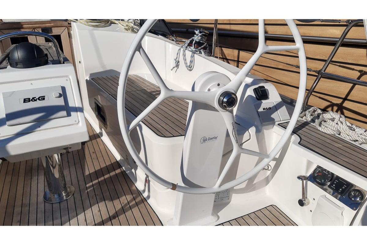 Bavaria Cruiser 37, Simone