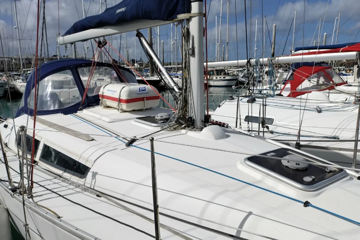 Sun Odyssey 32i, Jami 3