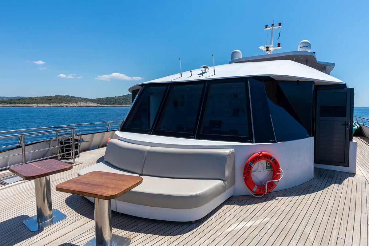 Power Catamaran, Premium +