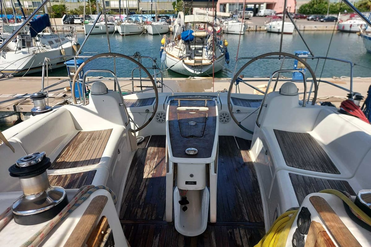 Oceanis 43, Onar