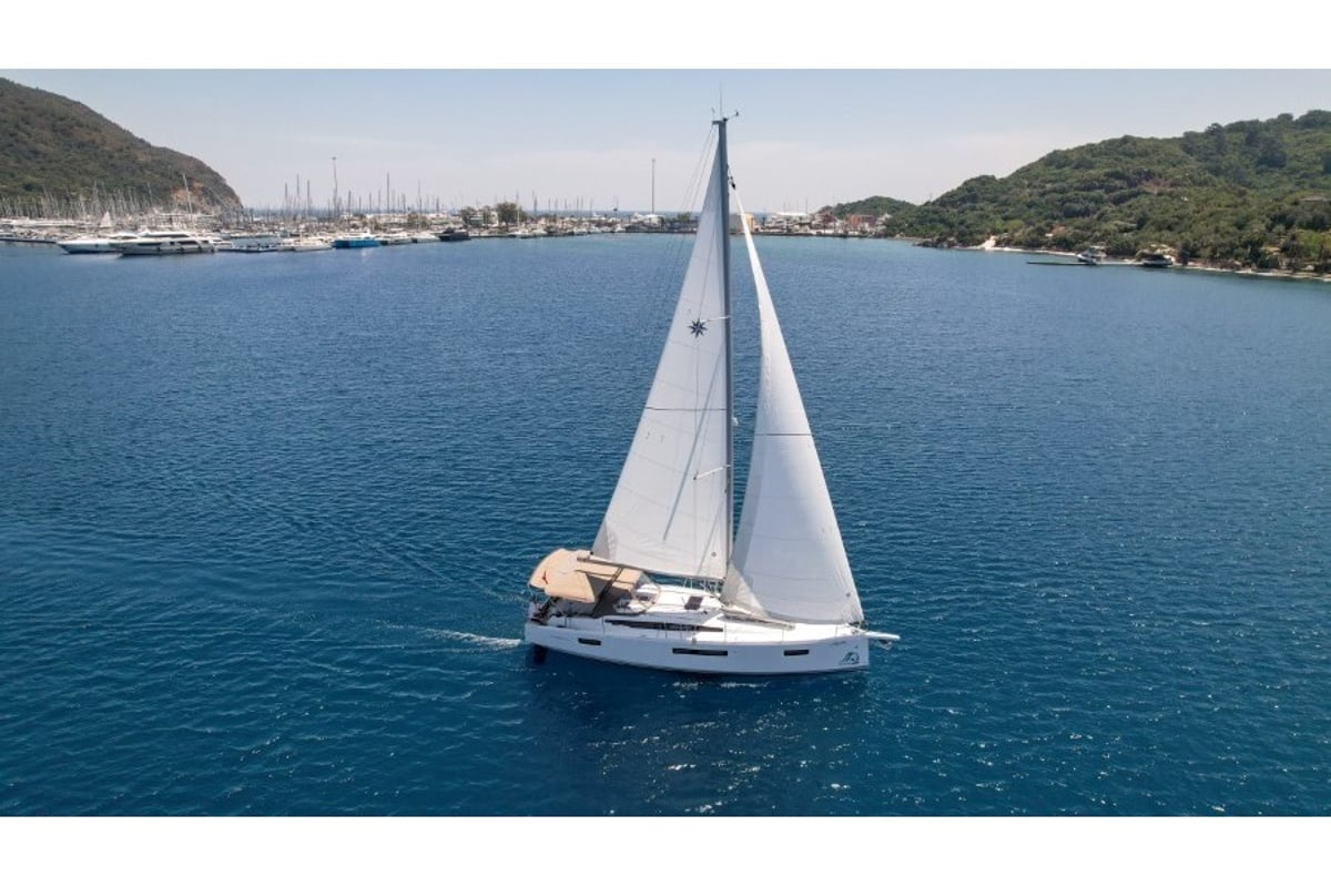 Sun Odyssey 410, Sky Ela