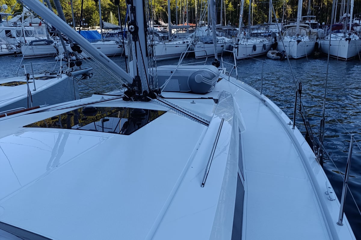 Hanse 460, Binlik