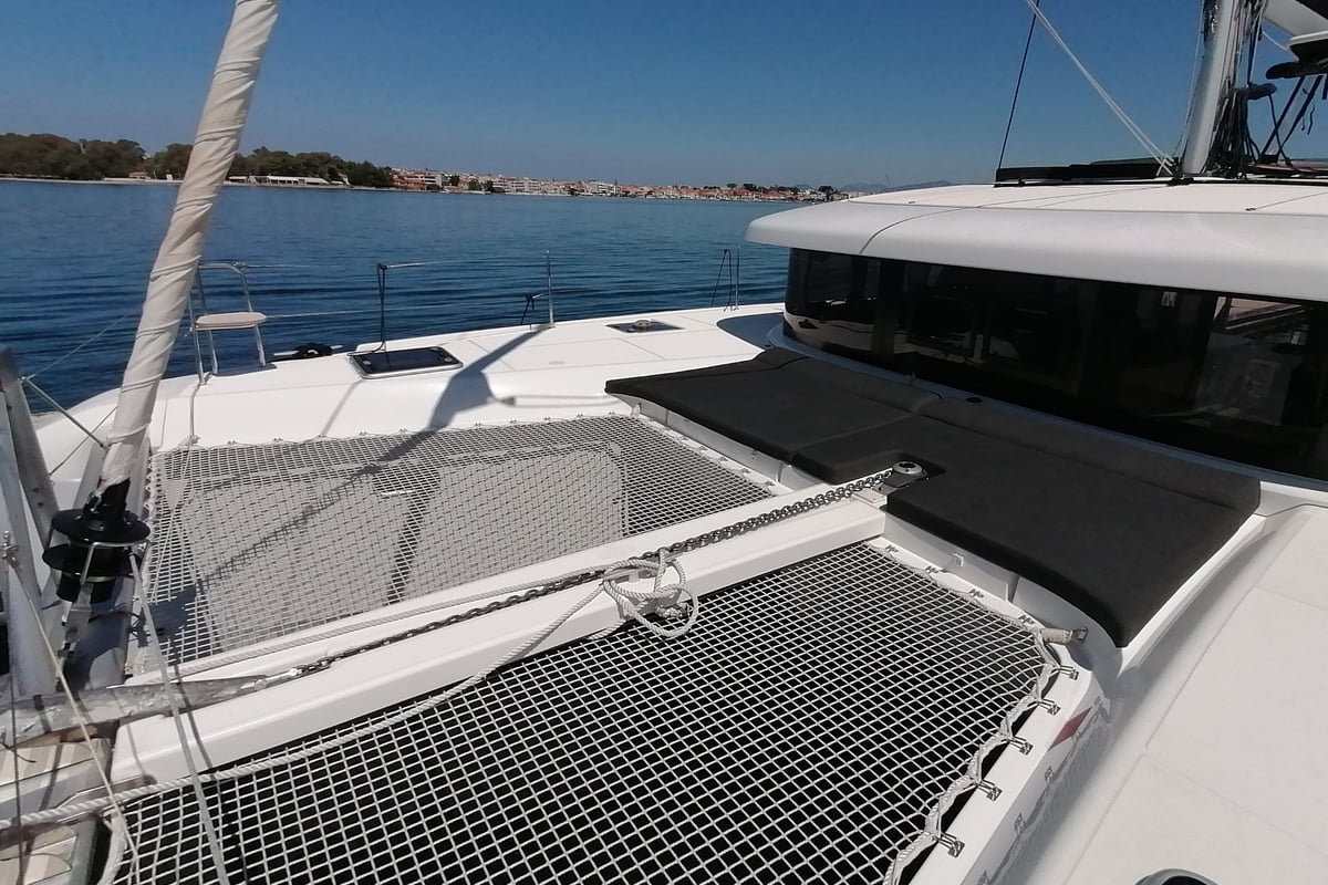 Lagoon 42, Senza SE (A/C and Generator)