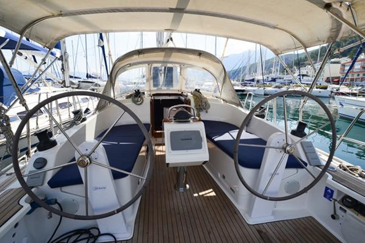 Bavaria Cruiser 37, Kedi