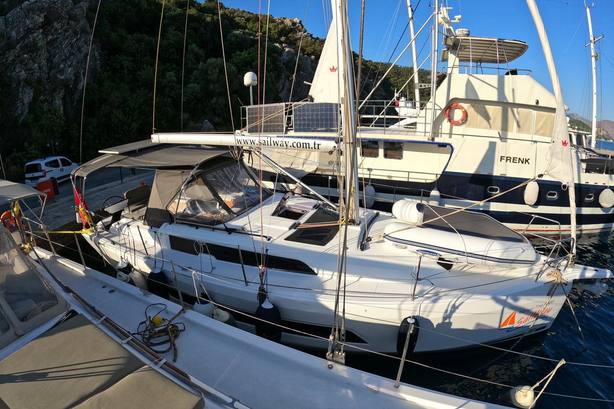 Dufour 37, Momo