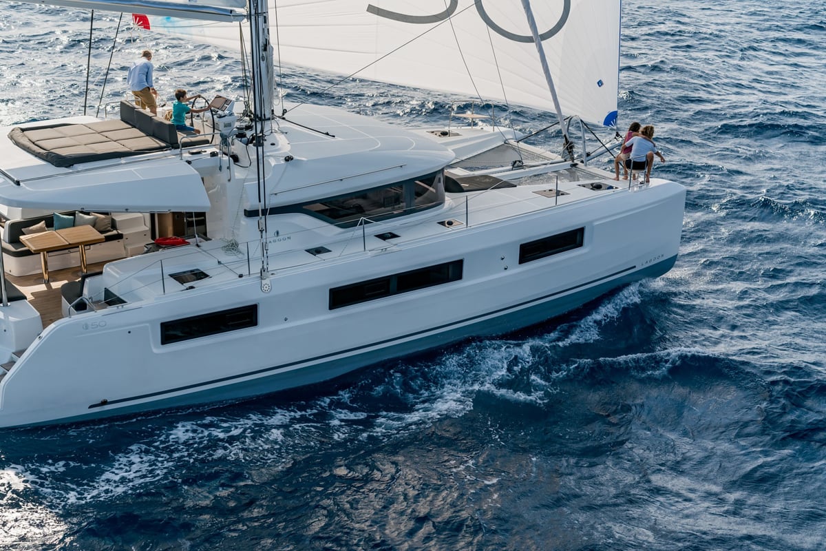 Lagoon 50, Ioli