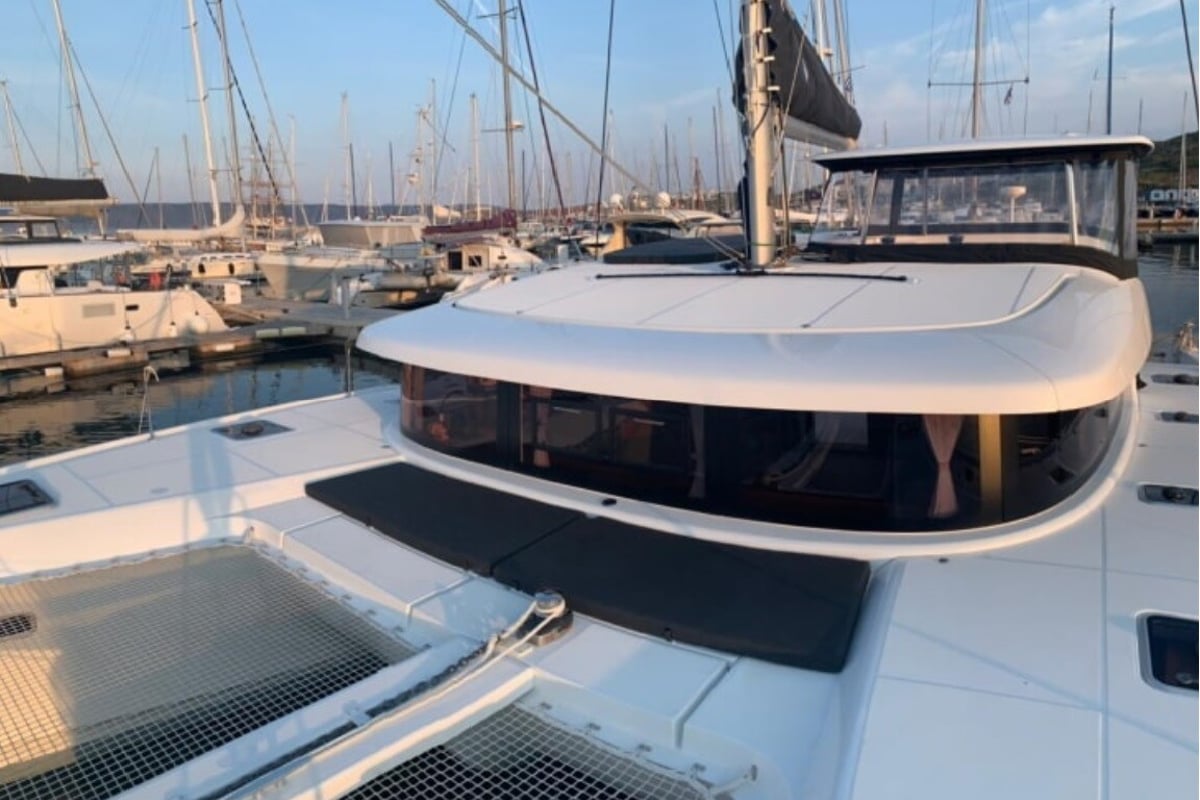 Lagoon 42, MIO