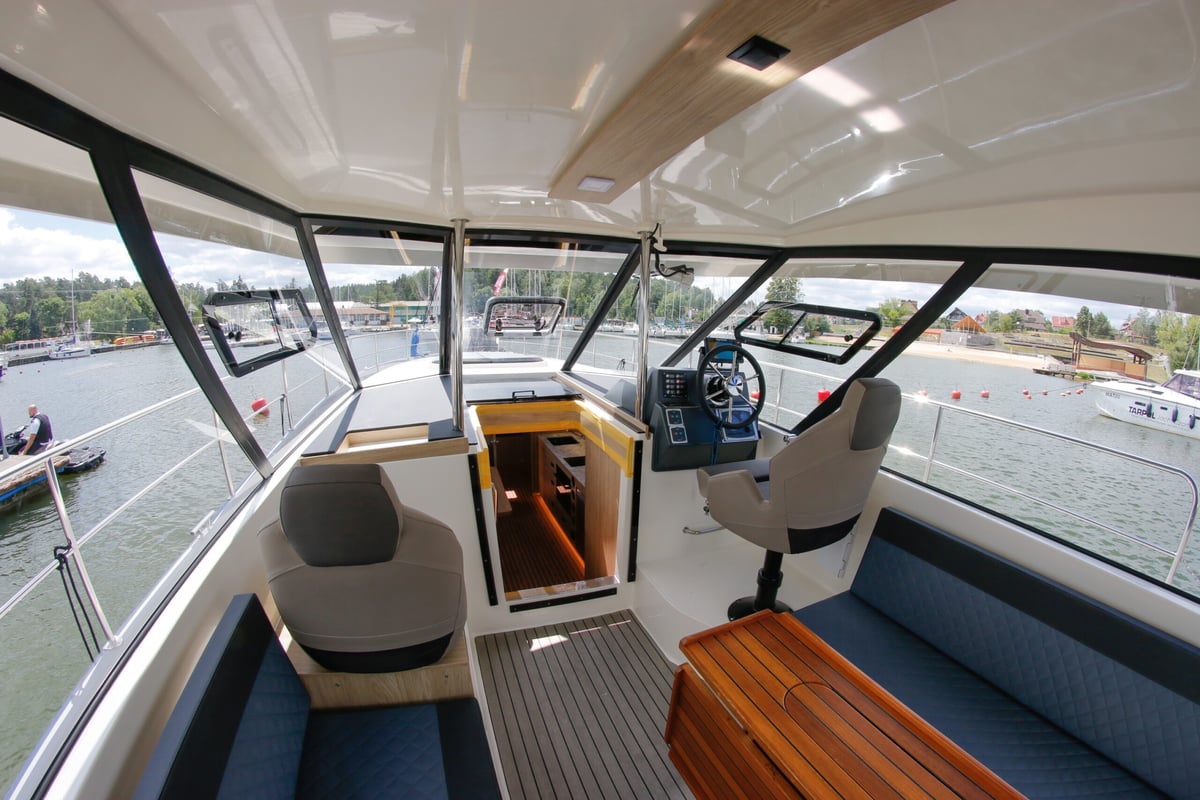 Nautika 1300 , Nautika 1300 Royal