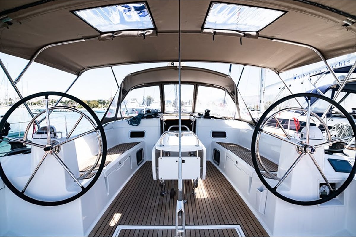 Sun Odyssey 519, Pinta