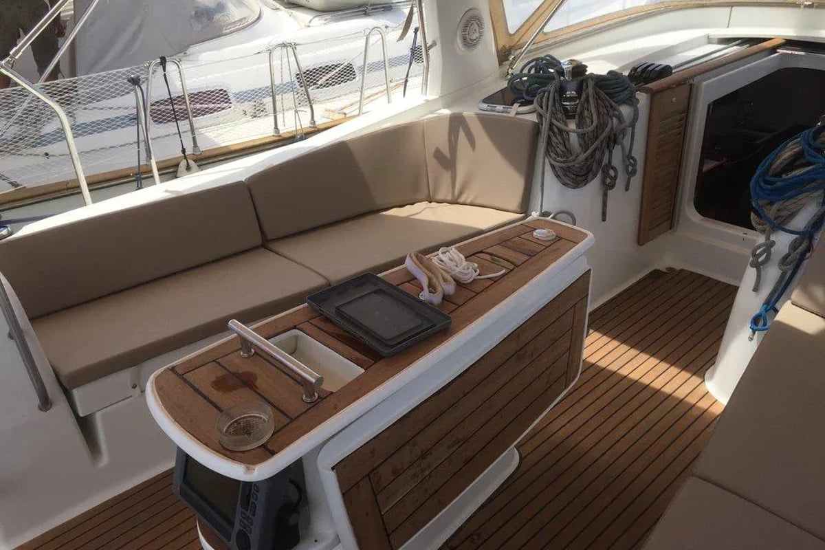 Oceanis 51.1, Evita