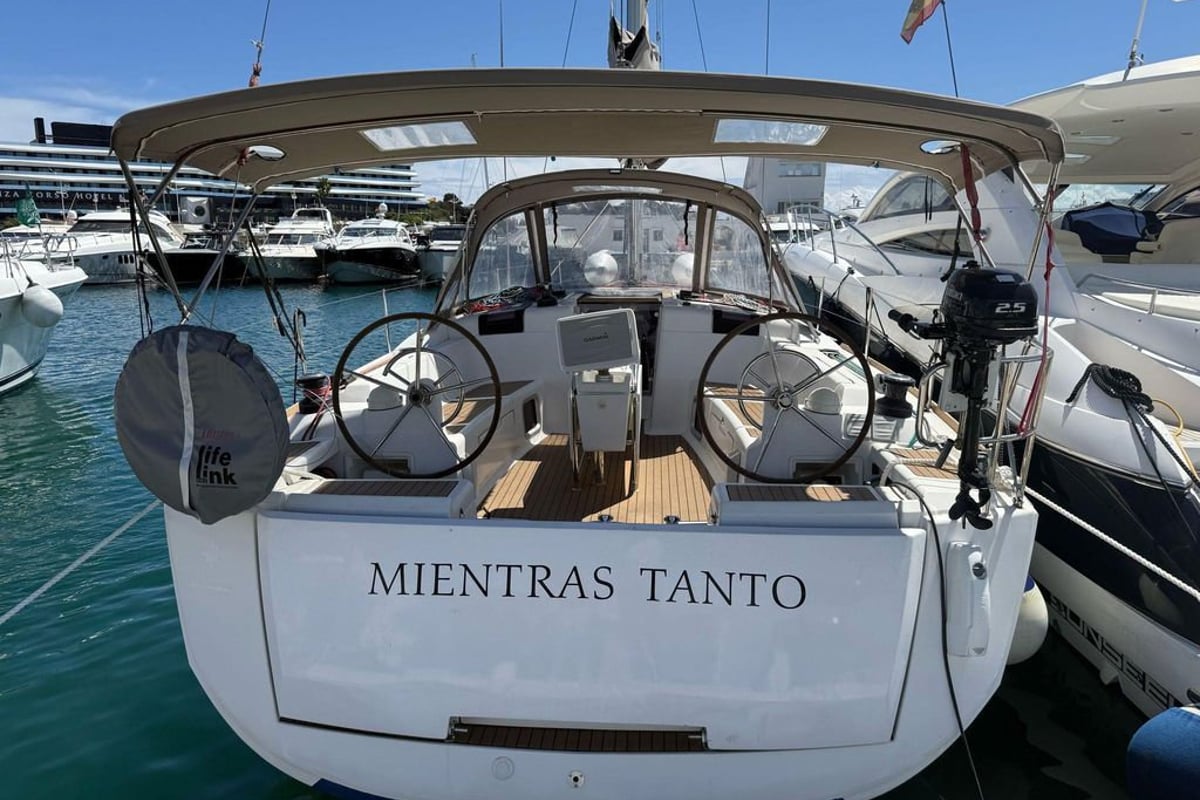 Sun Odyssey 449, Mientras Tanto