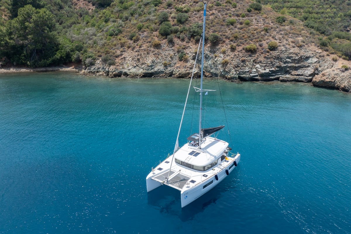 Lagoon 40, Leo