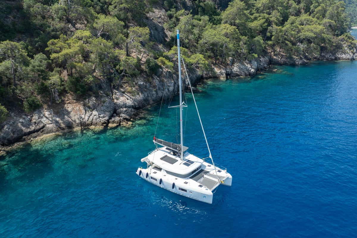 Lagoon 42, Day Dream