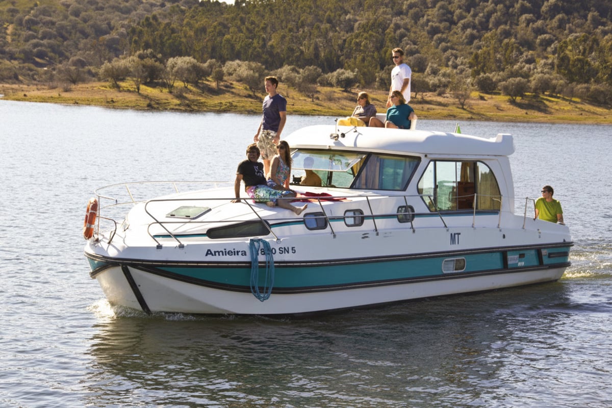 Nicols Sedan 1310, Cruiser Comfort XL 10/12 Pers.