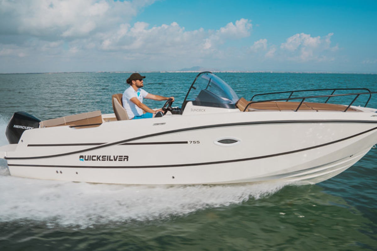 Quicksilver Activ 755 Sundeck, Quicksilver Active 755 sundeck