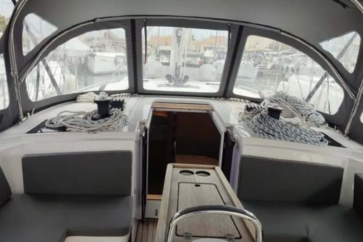 Bavaria C42, OKTANA