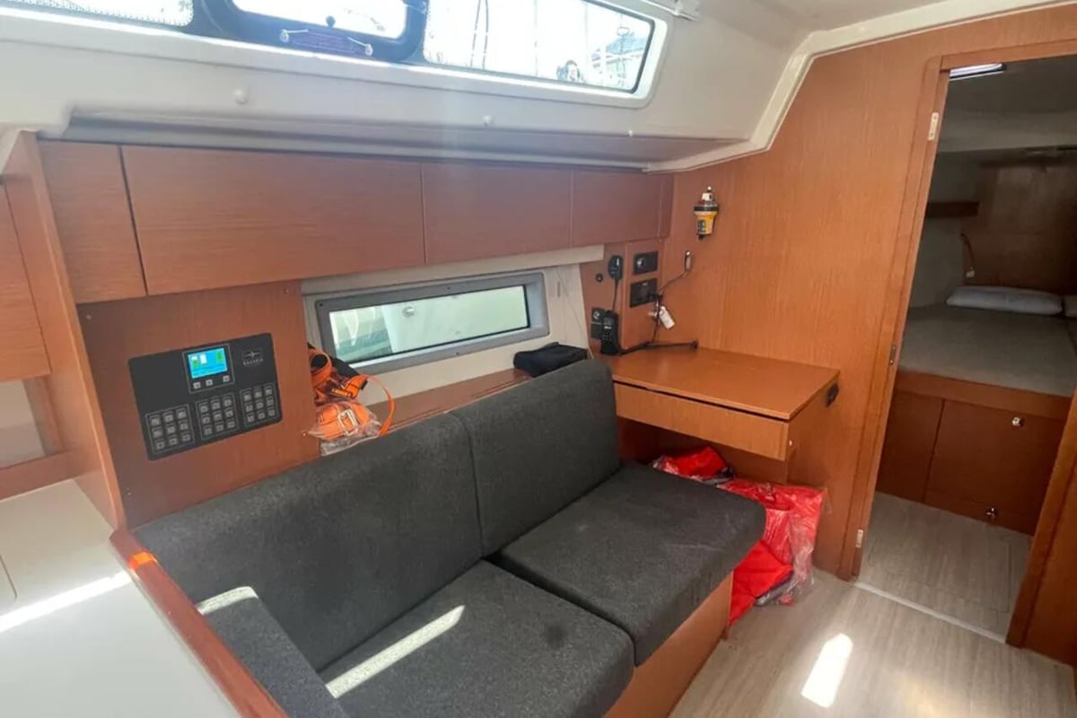 Bavaria C42, BLACKBERRY