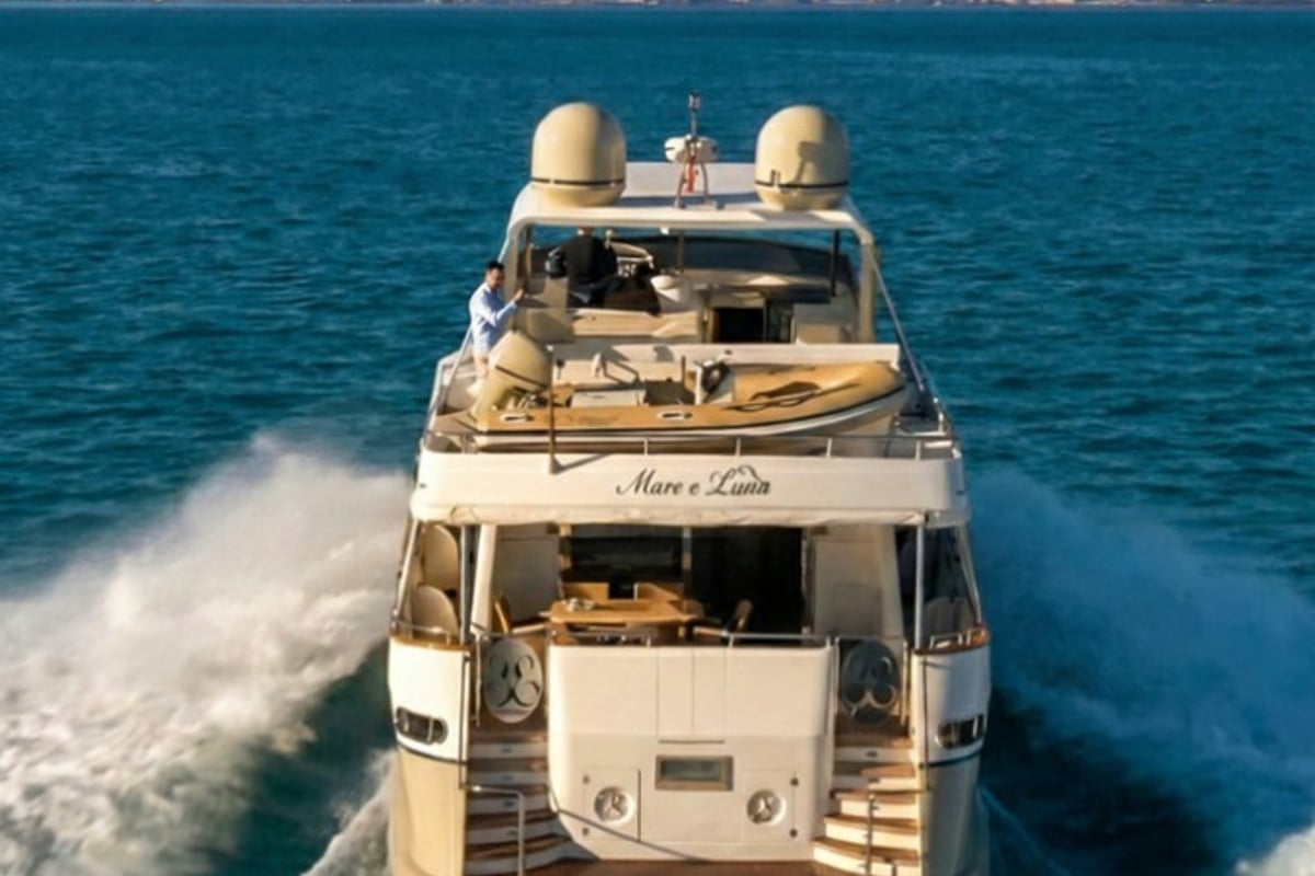 Falcon 80 Fly, Mare & Luna