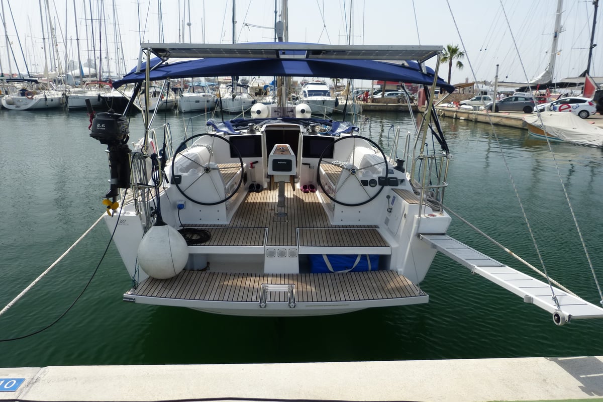 Dufour 382 Grand Large, Sunny Blue