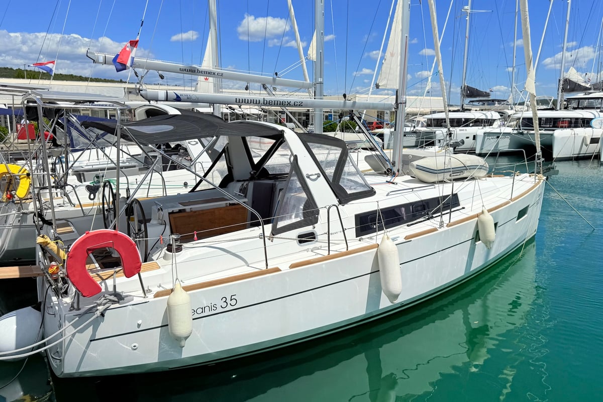 Oceanis 35, Vendy