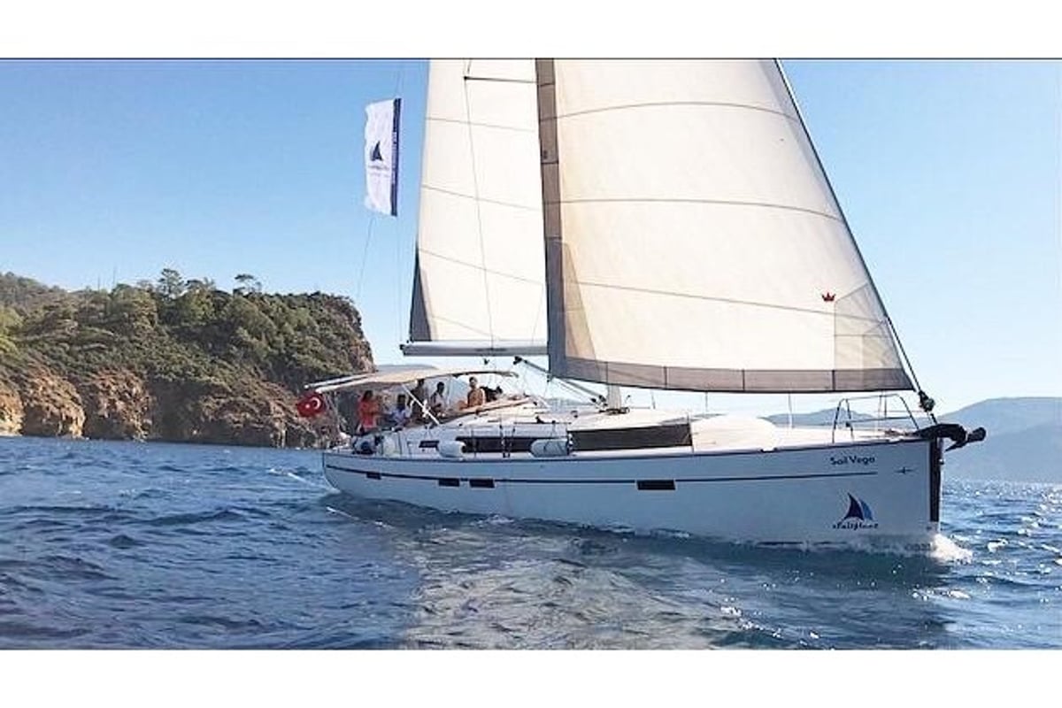 Bavaria Cruiser 46, Sail Vega