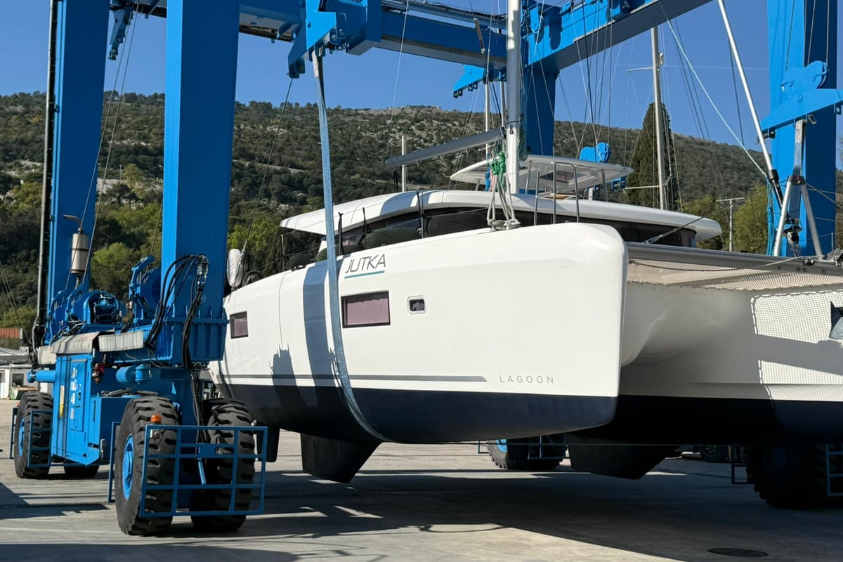 Lagoon 42, Jutka