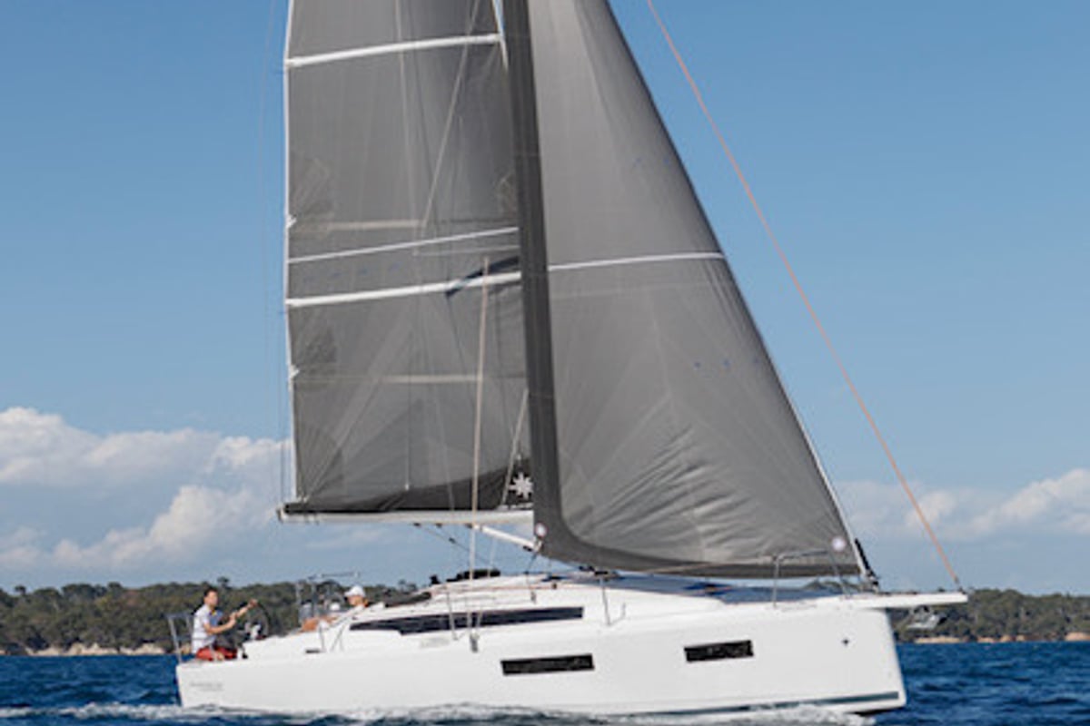 Sun Odyssey 350, Senka