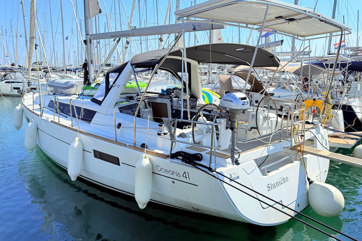 Oceanis 41, Sluničko