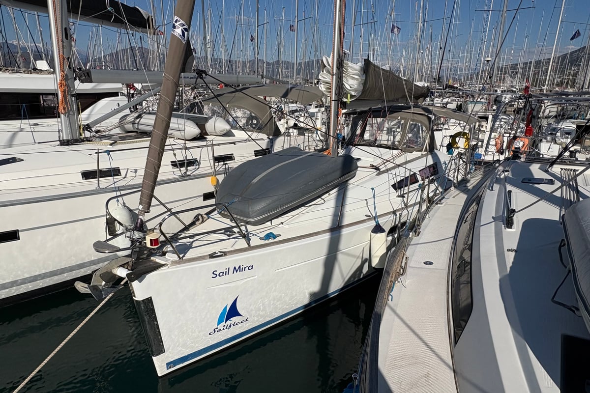 Sun Odyssey 36i, Sail Mira