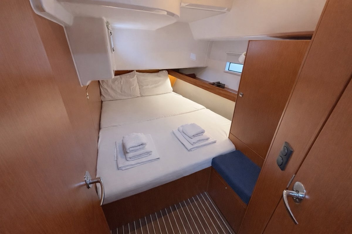 Bavaria Cruiser 46, Queen Dina