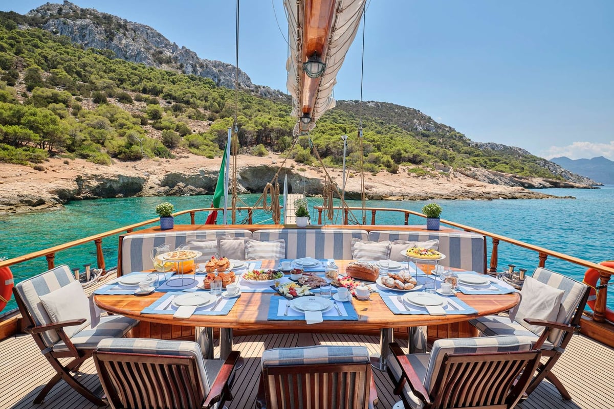 Motor sailer, Myra