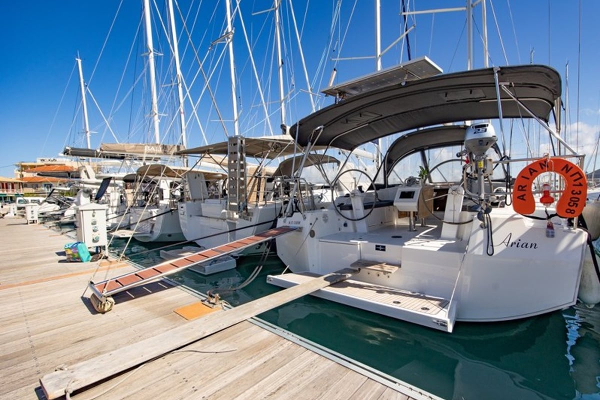 Bavaria C42, Arian
