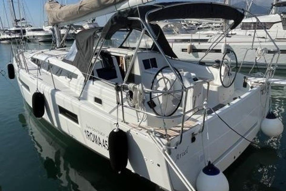 Sun Odyssey 410, Ariel