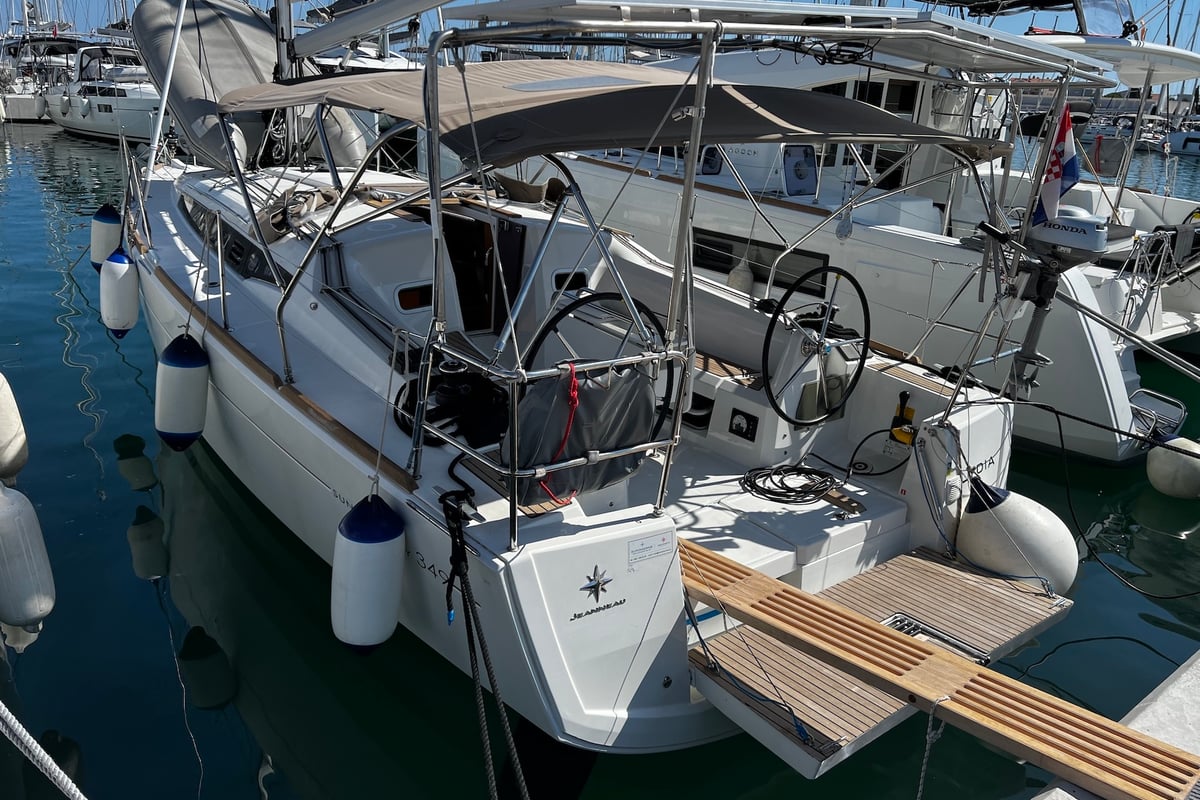 Sun Odyssey 349, Lydia