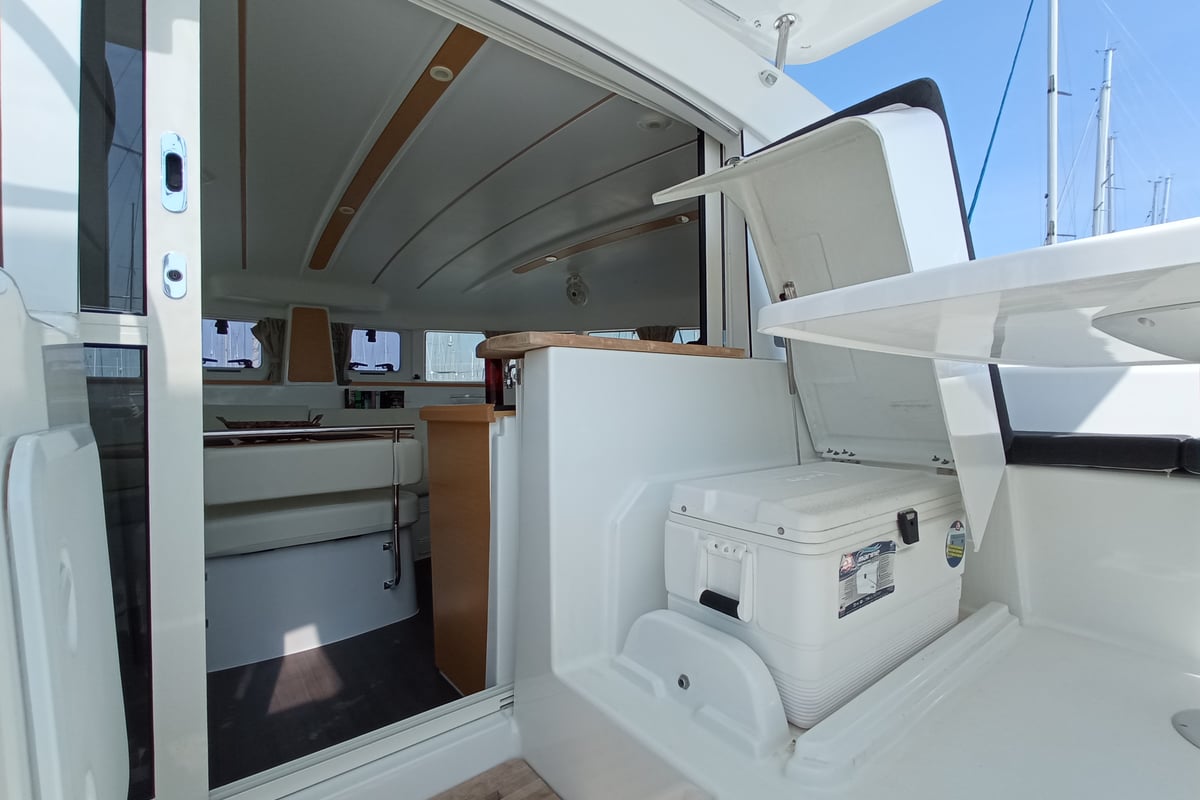 Lagoon 380, Sunrise