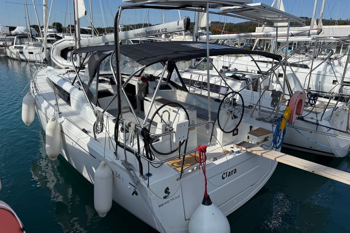 Oceanis 34.1, Clara
