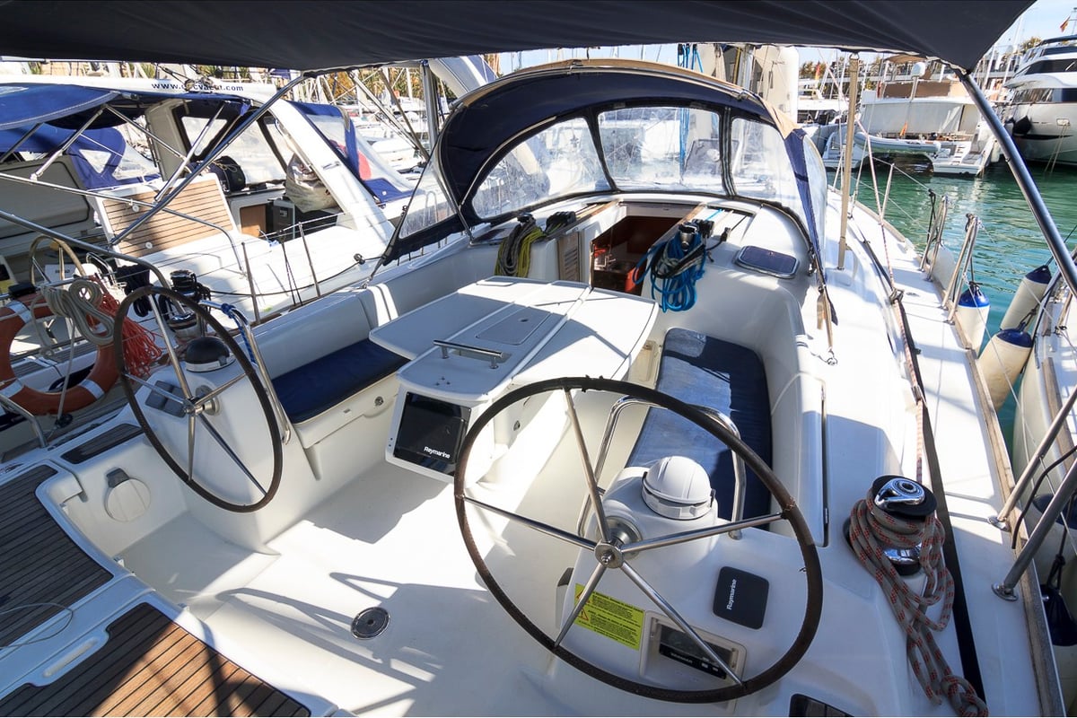 Oceanis 43, Demonio de Tasmania