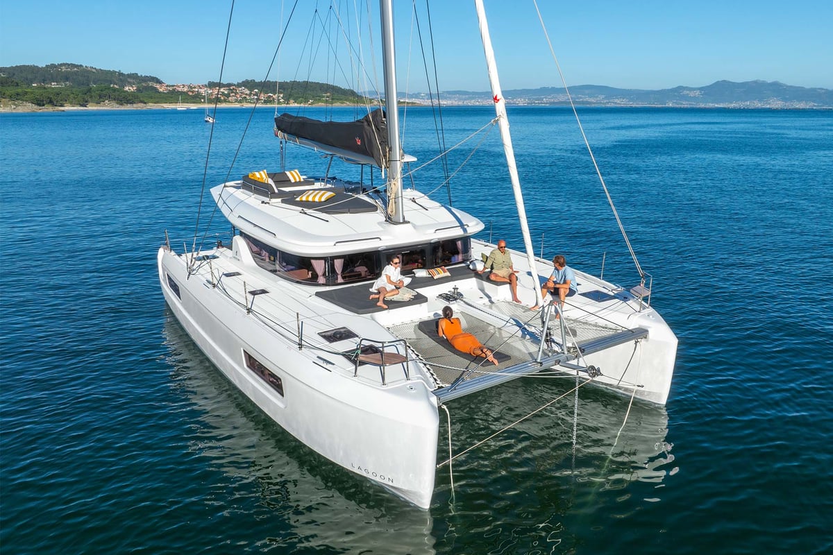 Lagoon 43, AURA
