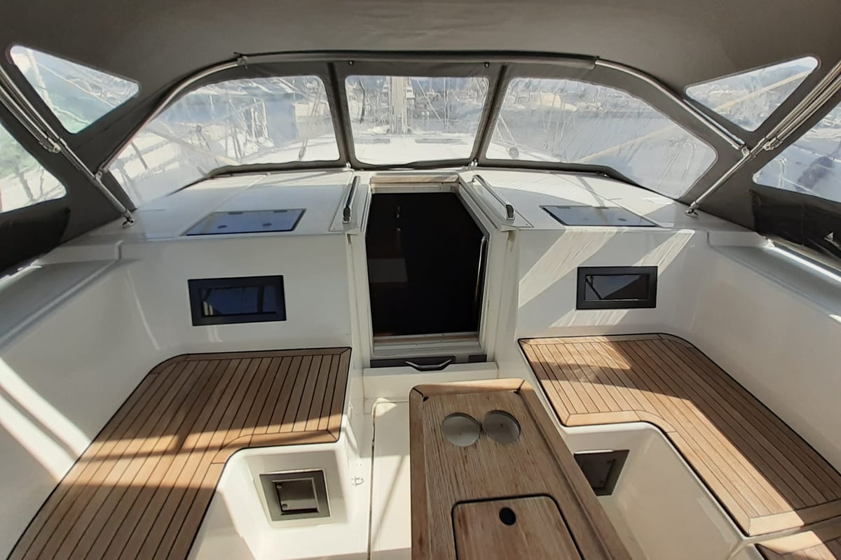 Bavaria C45, Aurora