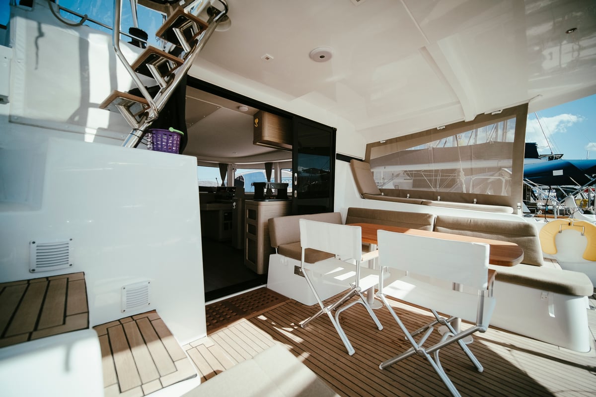 Lagoon 42, Acantha