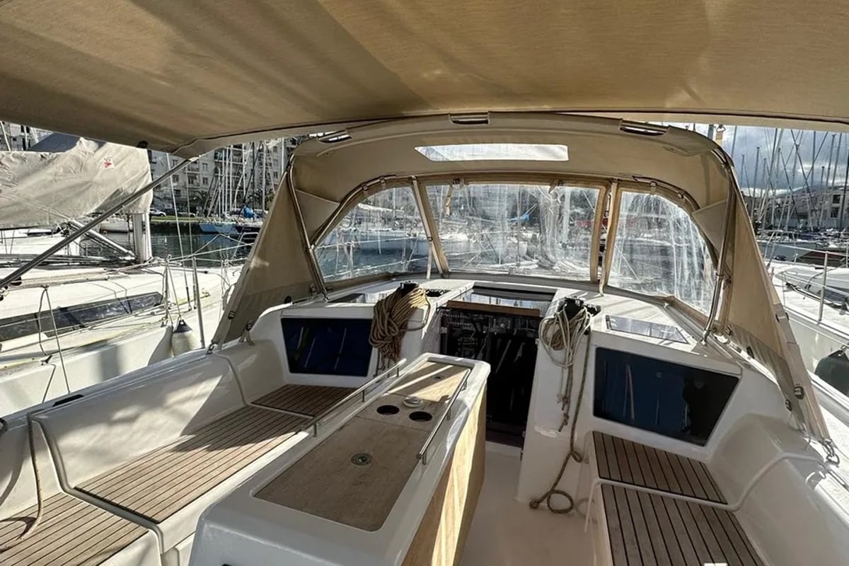 Dufour 390, Special One
