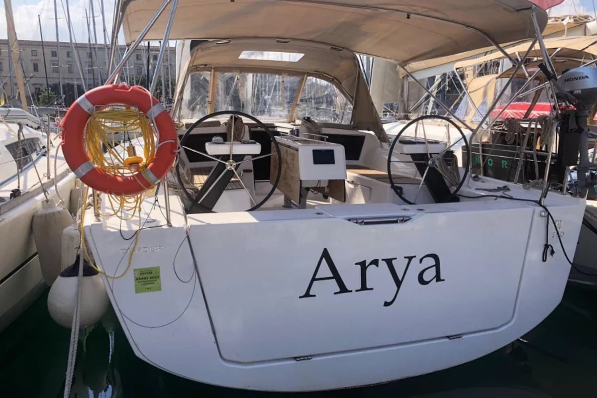 Dufour 390, Arya